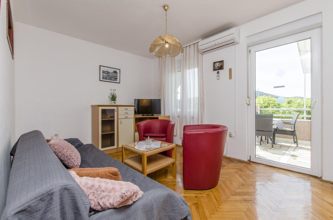 Apartment Danijela Примоштен Экстерьер фото