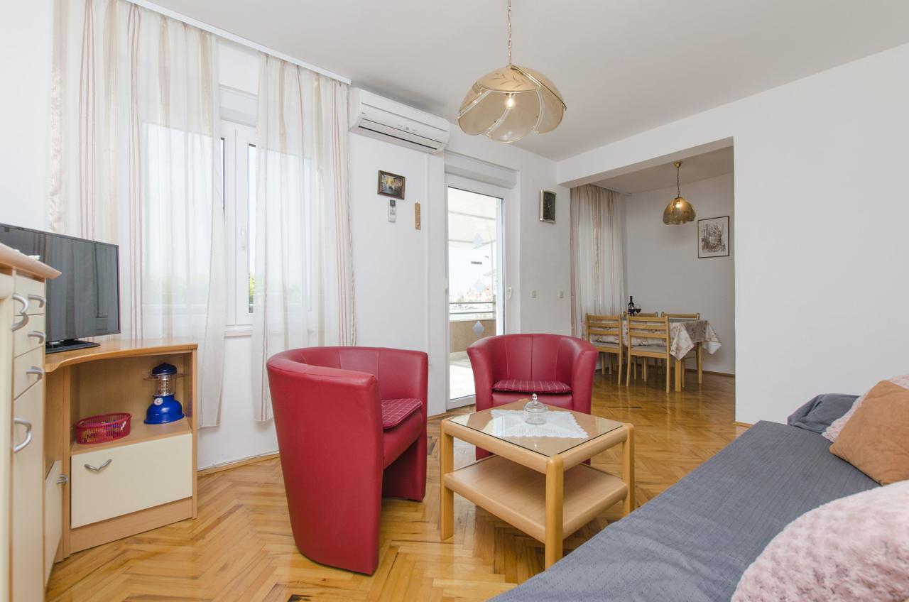 Apartment Danijela Примоштен Экстерьер фото