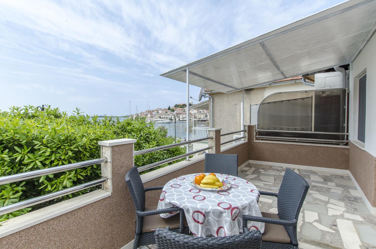 Apartment Danijela Примоштен Экстерьер фото