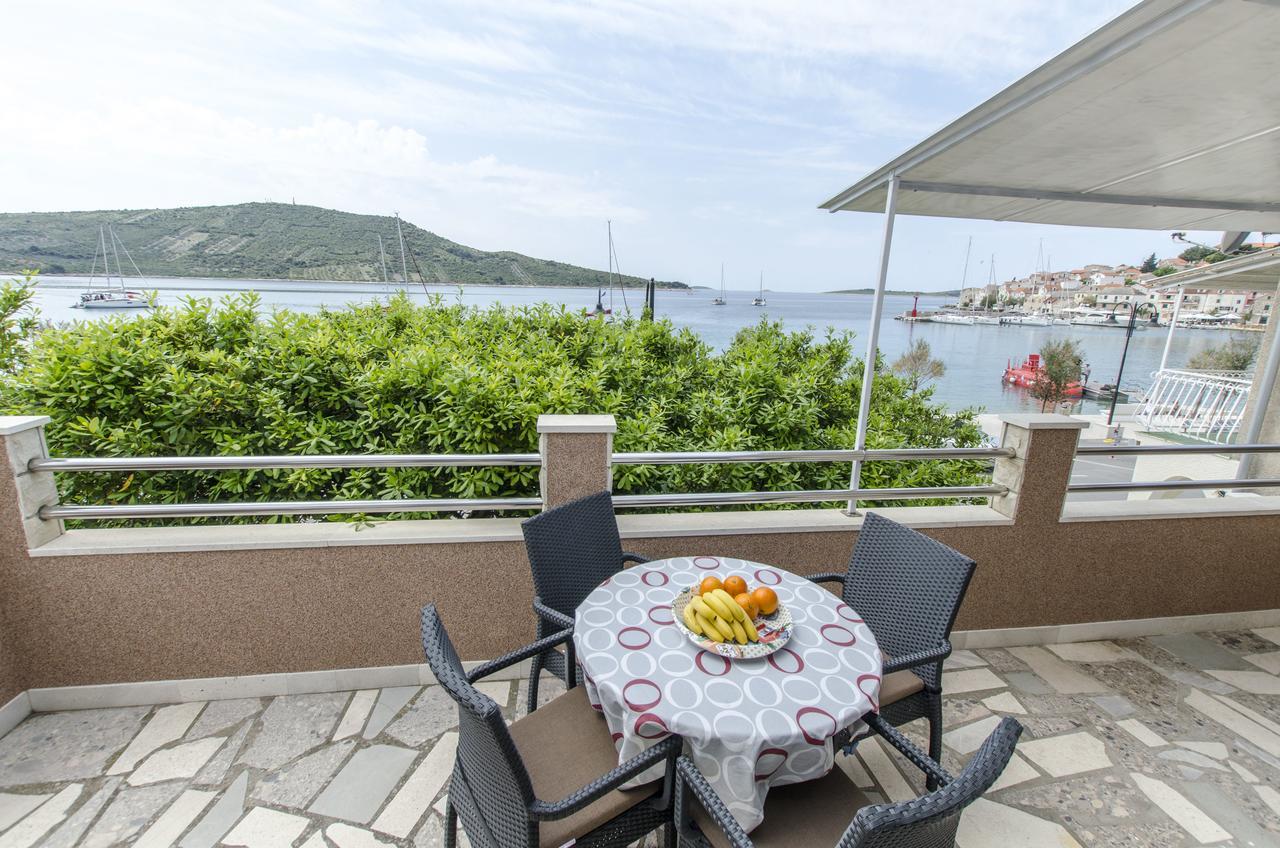 Apartment Danijela Примоштен Экстерьер фото