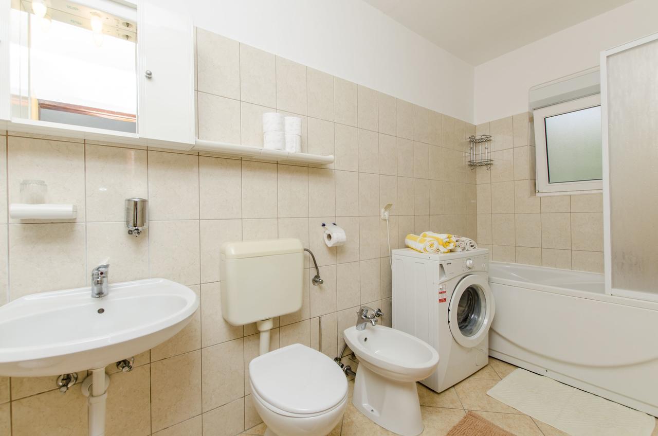 Apartment Danijela Примоштен Экстерьер фото